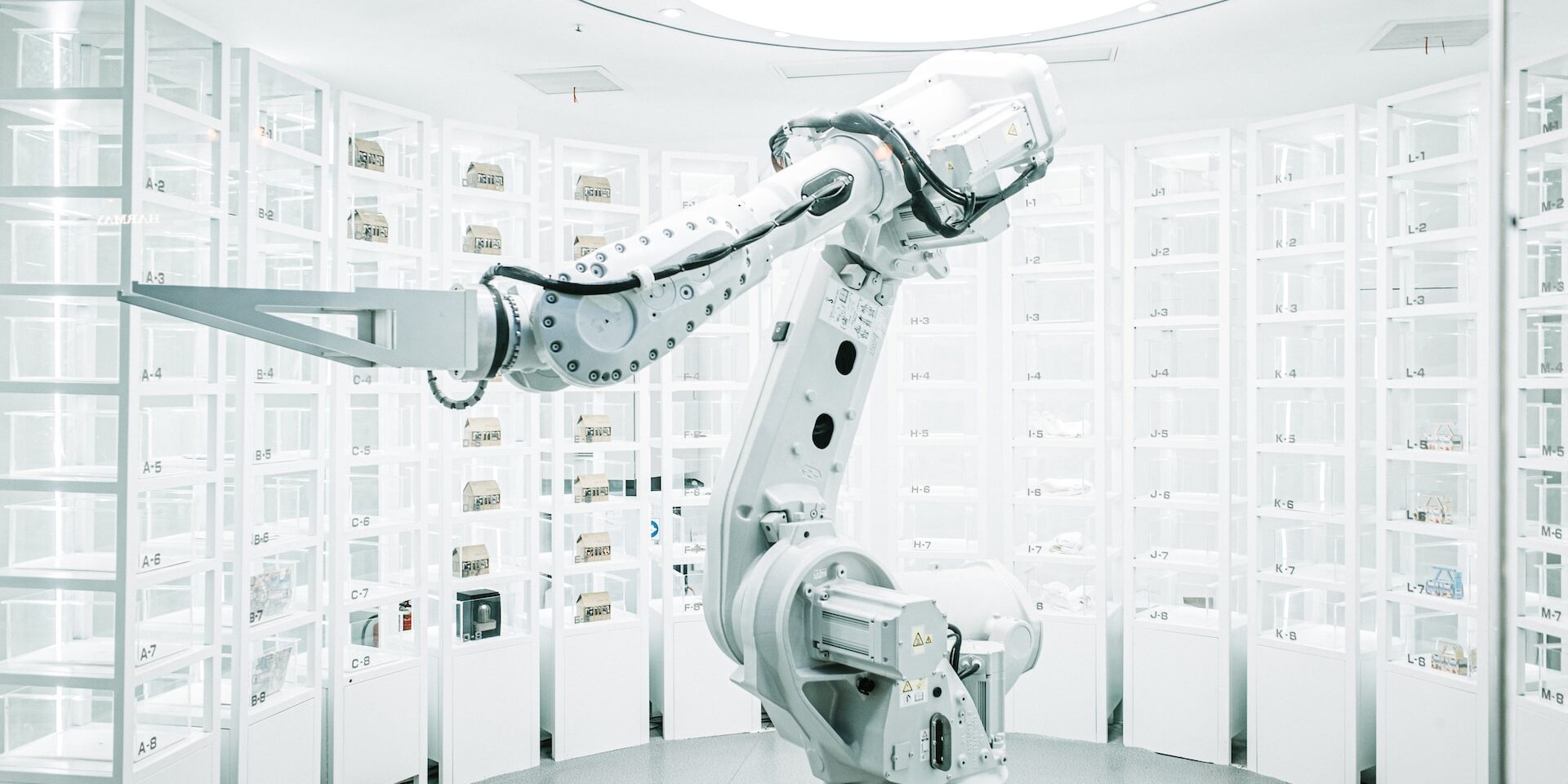 The Benefits of Supply Chain Integration for Business Success Robotic arm in automated warehouse, showcasing AI in supply chain management. - Supply Chain Transparency