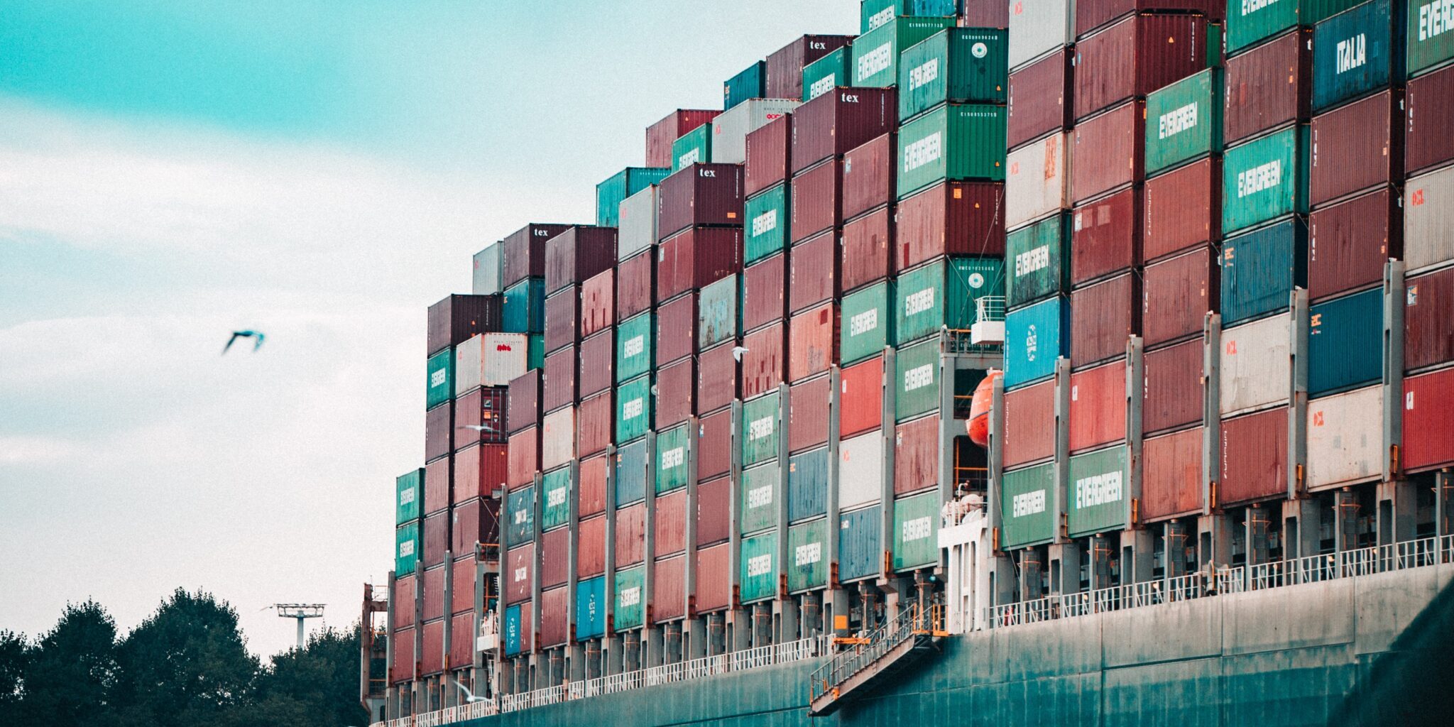 Global Supply Chains Adapt and Evolve Amidst Pandemic Challenges Global Supply Chains Adapt and Evolve Amidst Pandemic Challenges