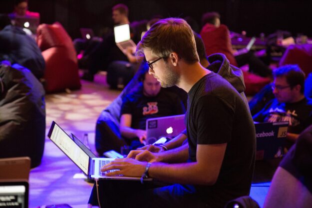 Revolutionizing Supply Chains: People and AI Join Forces for a Smarter Future Revolutionizing Supply Chains: People and AI Join Forces for a Smarter Future