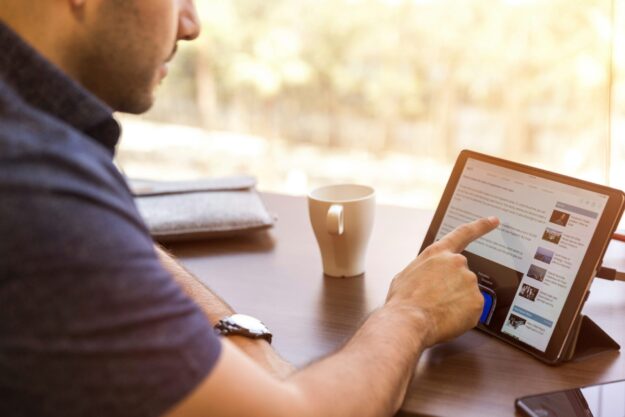 Digital Transformation and IoT Reshaping Supply Chain and Logistics Sector Digital Transformation and IoT Reshaping Supply Chain and Logistics Sector