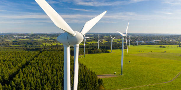 Strengthening the UK Wind Energy Supply Chain for a Greener Future Strengthening the UK Wind Energy Supply Chain for a Greener Future